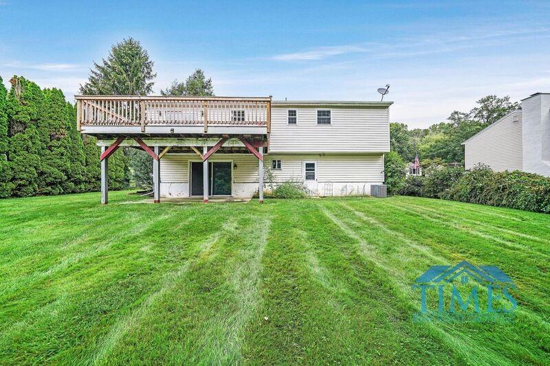 3202 Sylvan Dr - Photo 3 of 37