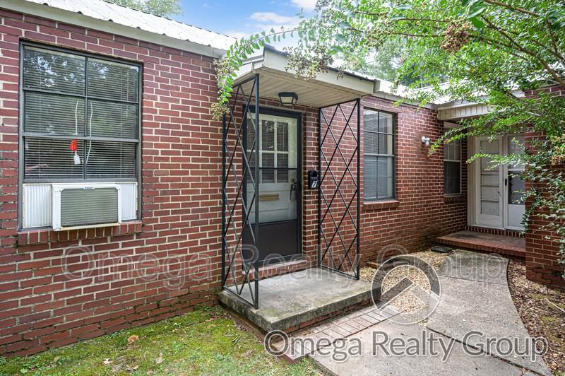 901 9th Ave #7 - Photo 2 of 25