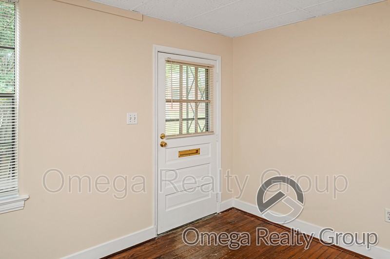 901 9th Ave #7 - Photo 5 of 25