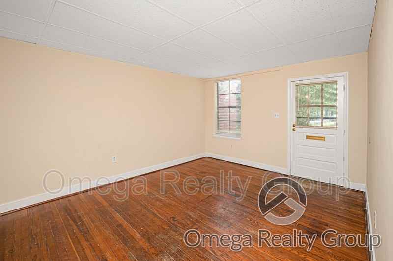 901 9th Ave #7 - Photo 7 of 25