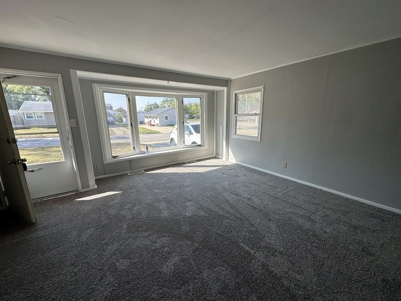 1746 Richmond Rd Ne - Photo 2 of 24