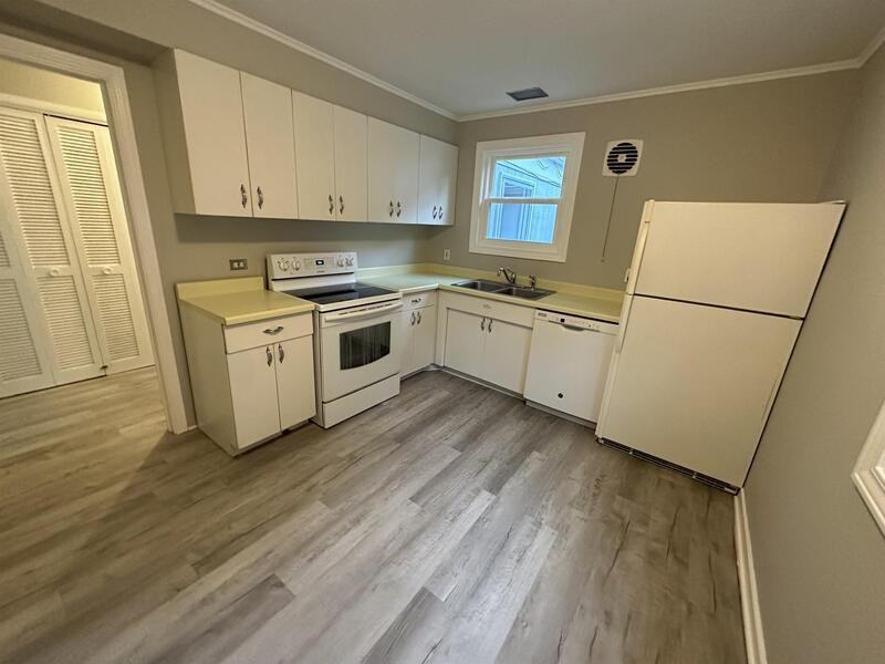 17626 Hillside Ave - Photo 2 of 9