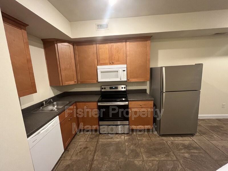 608 Albemarle St - Photo 7 of 19