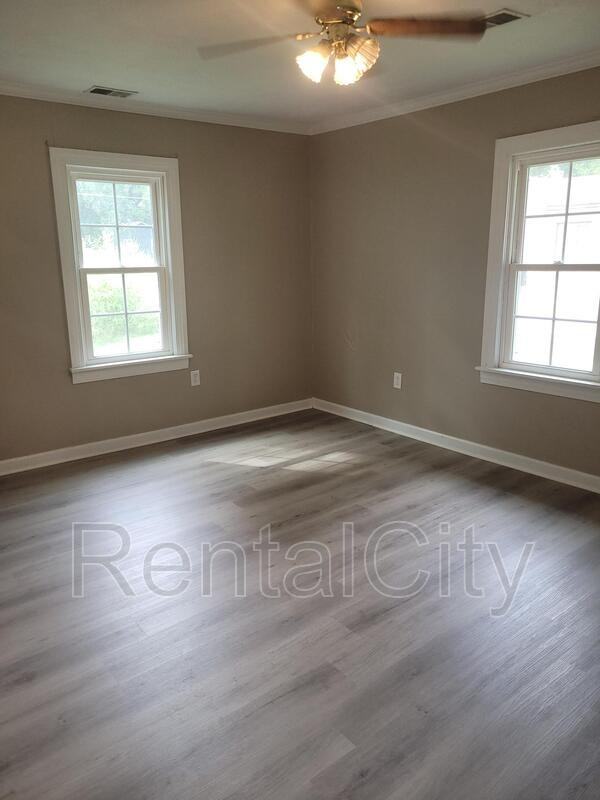 1611 Browning St - Photo 3 of 8