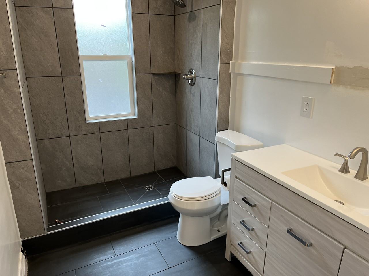 916 Grandview Ave - Photo 2 of 17