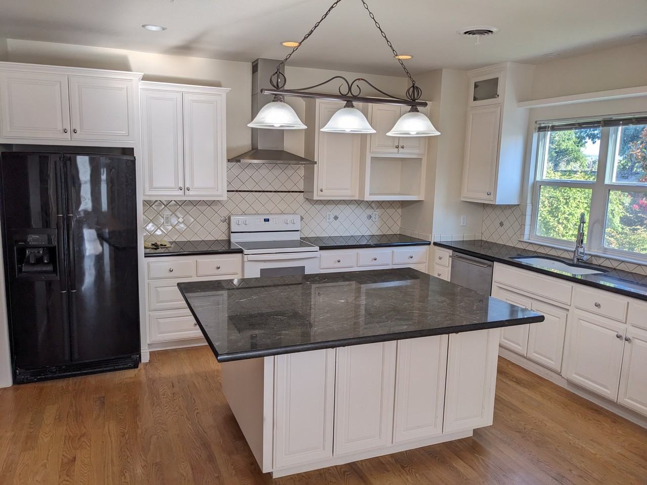 92 Queen Ann Way - Photo 3 of 18