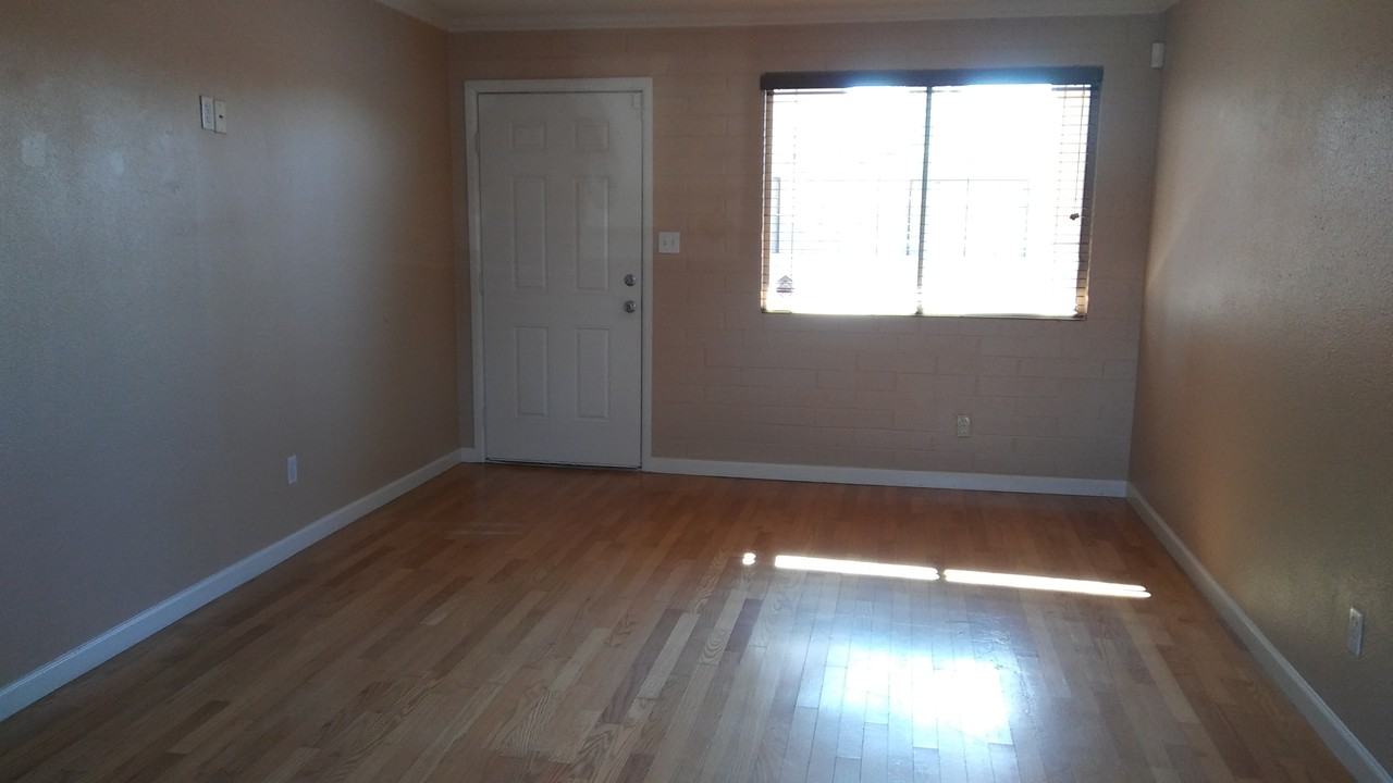 4401 N 12th St #101 - Photo 3 of 12