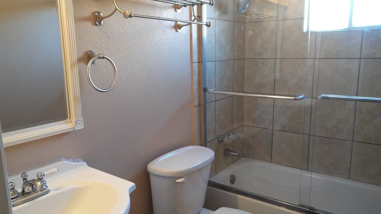 4401 N 12th St #101 - Photo 7 of 12