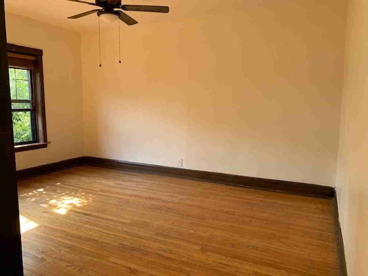1528 W Berteau Ave #3 - Photo 3 of 13