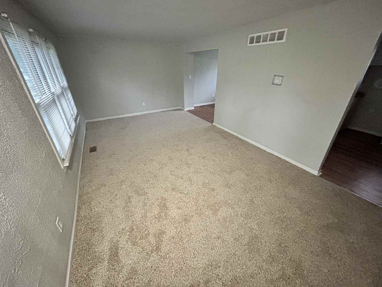 14504 Saint Marys St - Photo 3 of 12