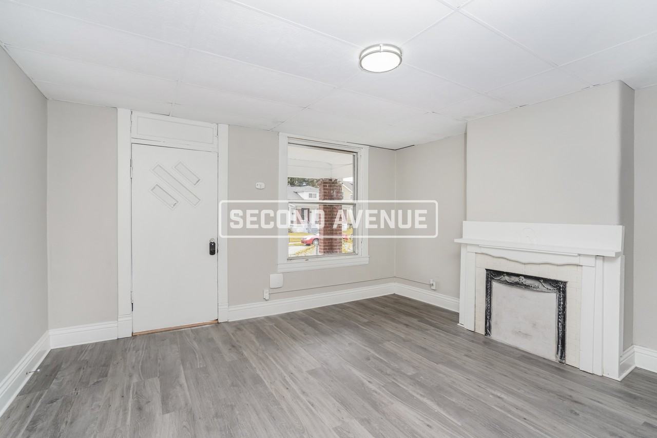 2243 Date St - Photo 2 of 12