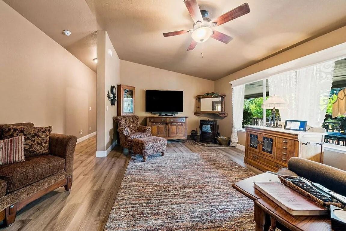 19933 Grande Vista Ln #19933 - Photo 3 of 9