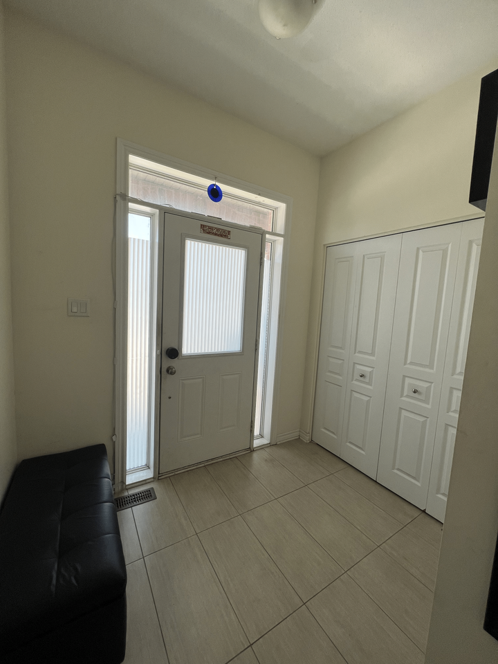 Master bedroom for rent - Photo 4 of 13