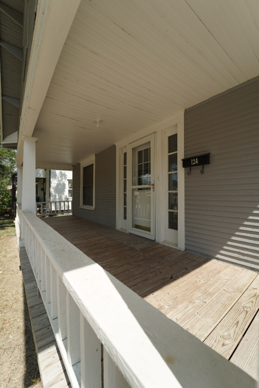 124 S Clarence St - Photo 2 of 36