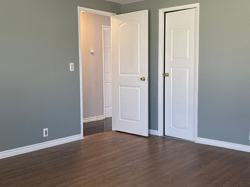 5750 Lark Ct - Photo 3 of 7