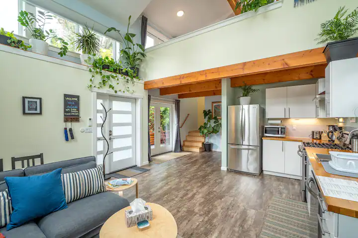 755 Ne Buffalo St #B - Photo 2 of 19