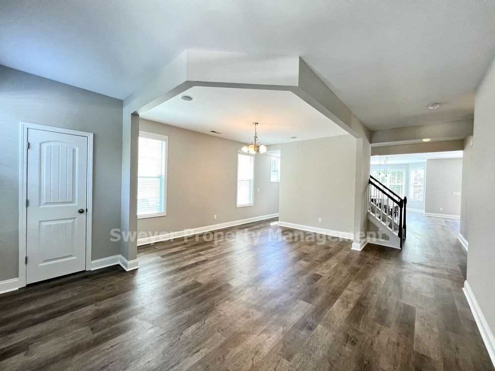 5113 Larkspur Ct - Photo 2 of 32