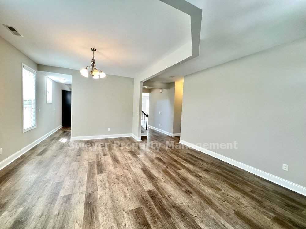 5113 Larkspur Ct - Photo 3 of 32