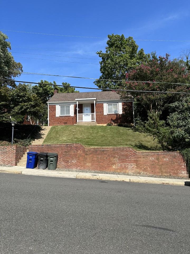 2001 S Quincy St #NA - Photo 2 of 18