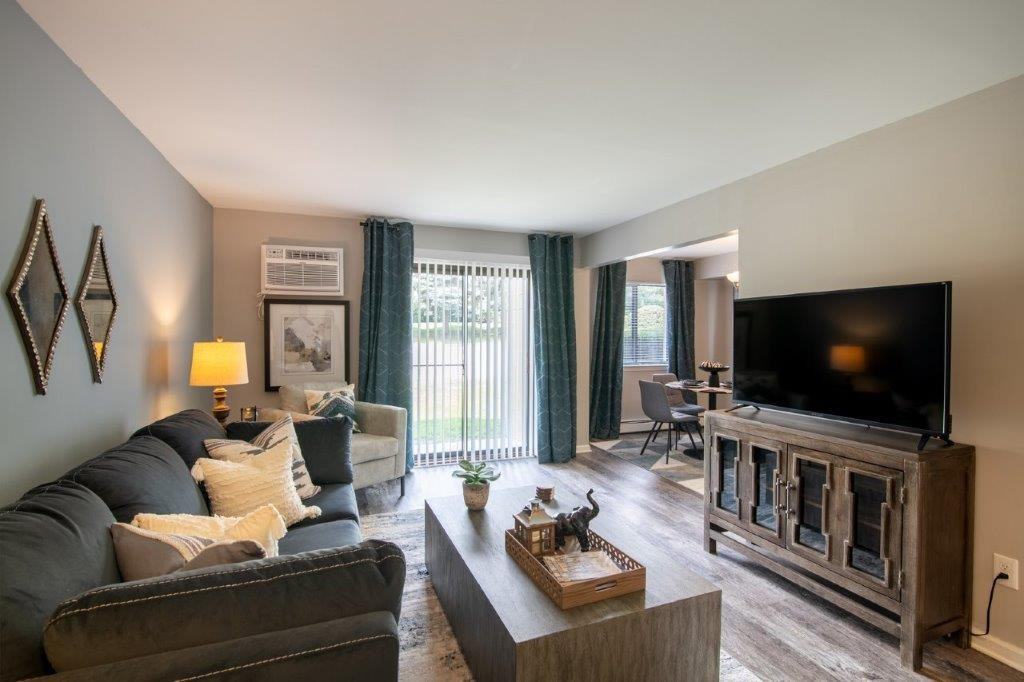 Imperial Gardens Apartment Homes - Photo 5 of 25