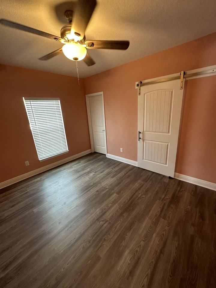 635 E Virginia Ave #111 - Photo 3 of 35