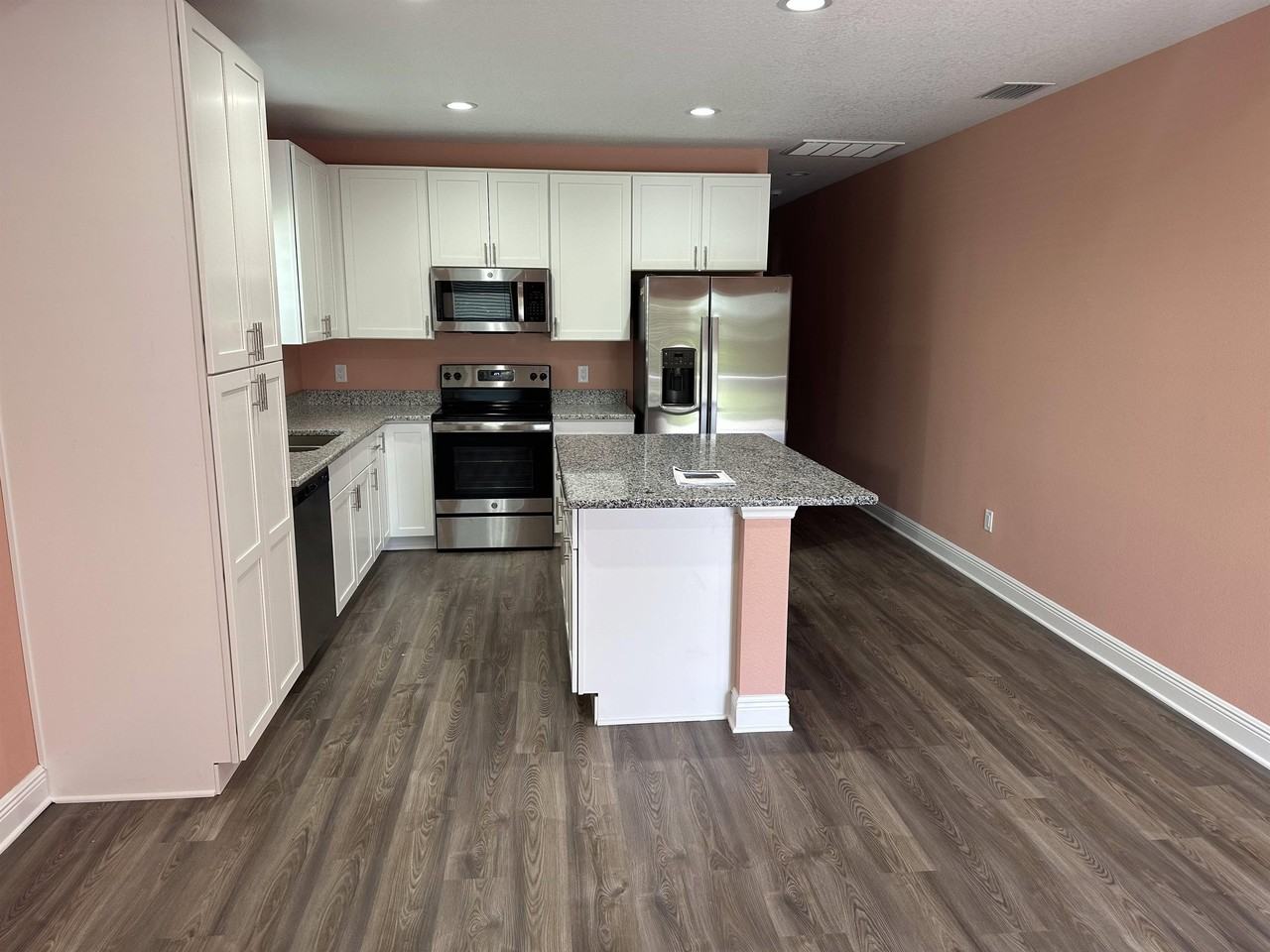 635 E Virginia Ave #111 - Photo 4 of 35