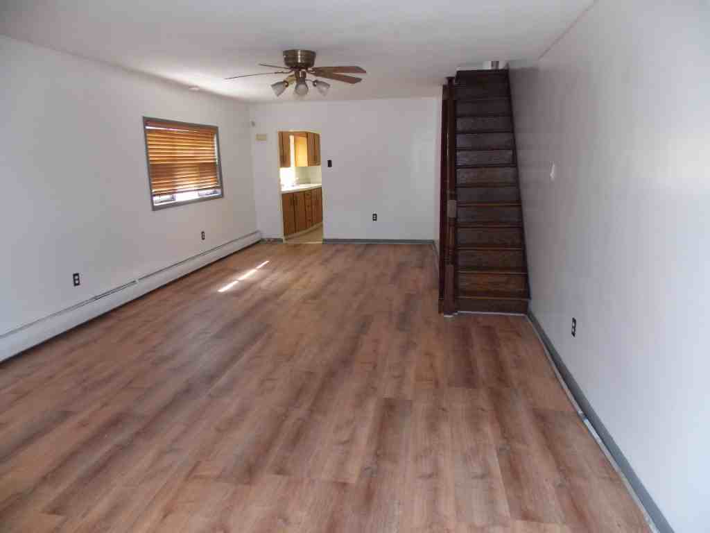 102 Meyers St - Photo 3 of 10