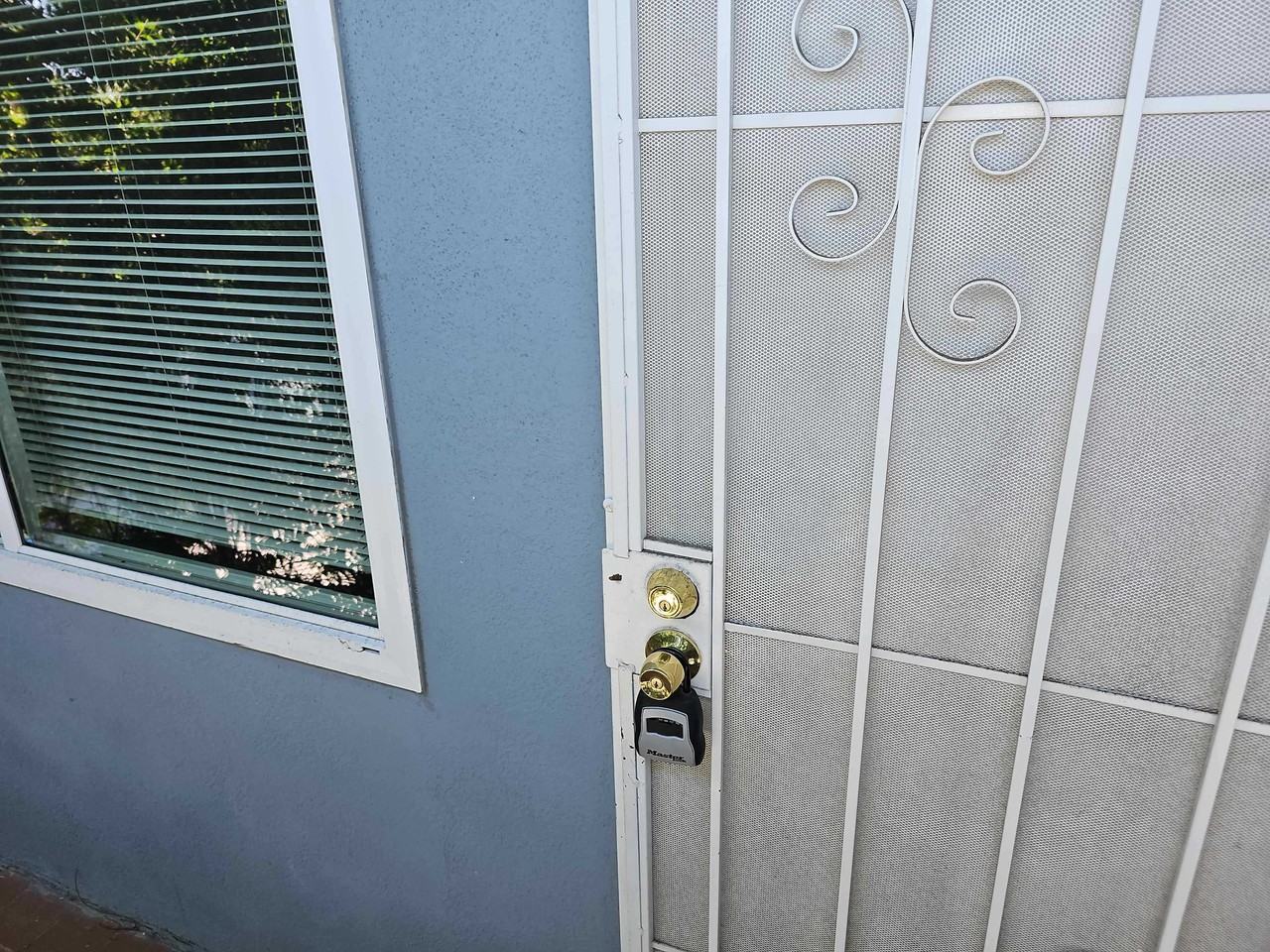 Vanowen St - Photo 7 of 29