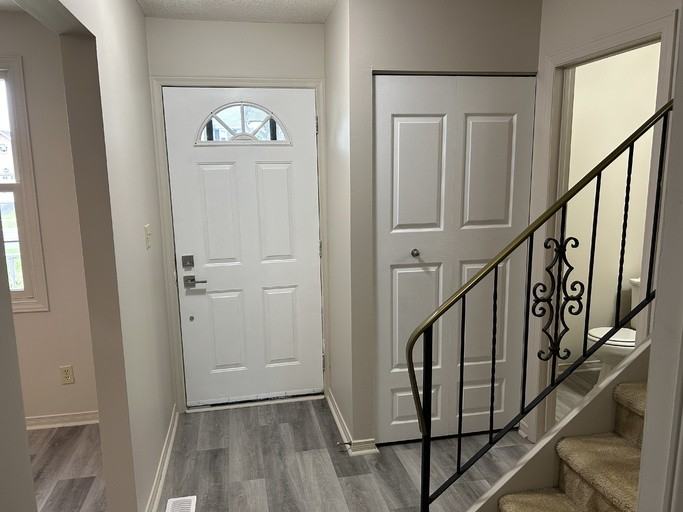 970 Lombardy St - Photo 2 of 15