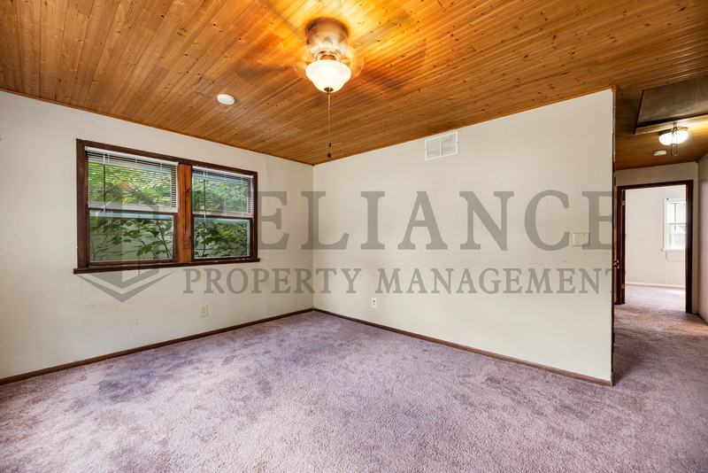 515 E Vine St - Photo 6 of 23