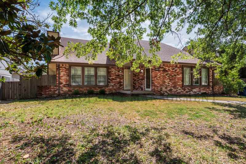 1017 E Redwood Rd - Photo 2 of 26