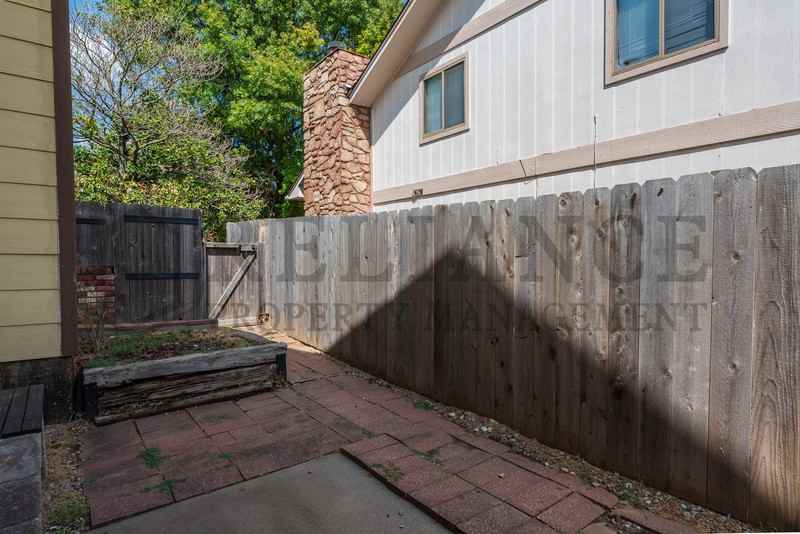 1017 E Redwood Rd - Photo 3 of 26