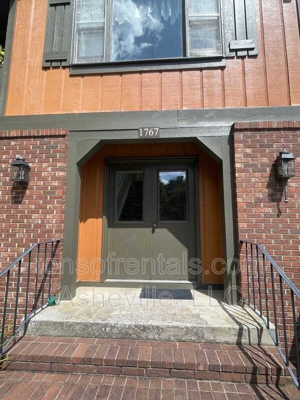1767 Haywood Manor Rd Apt D - Photo 2 of 21