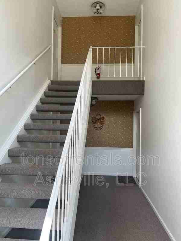1767 Haywood Manor Rd Apt D - Photo 4 of 21