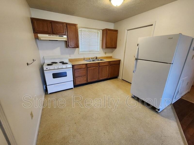 440 S Gilbert St #A - Photo 3 of 8