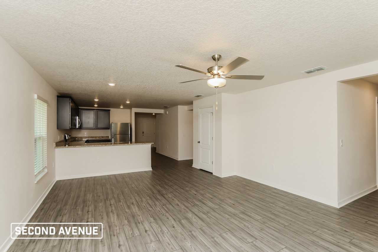 921 Culpepper Ave Se - Photo 4 of 19