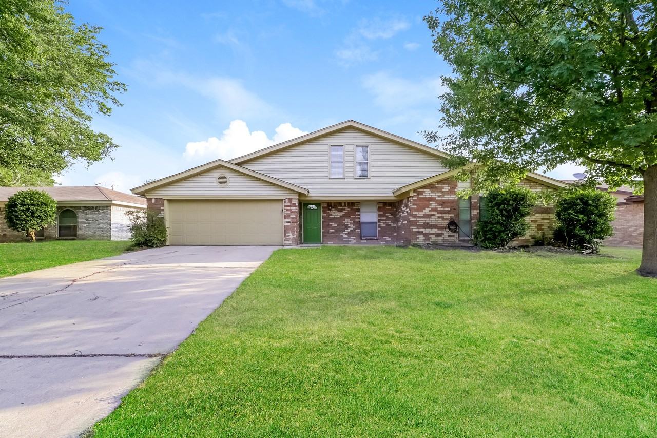 7105 Meadow Park N - Photo 2 of 19