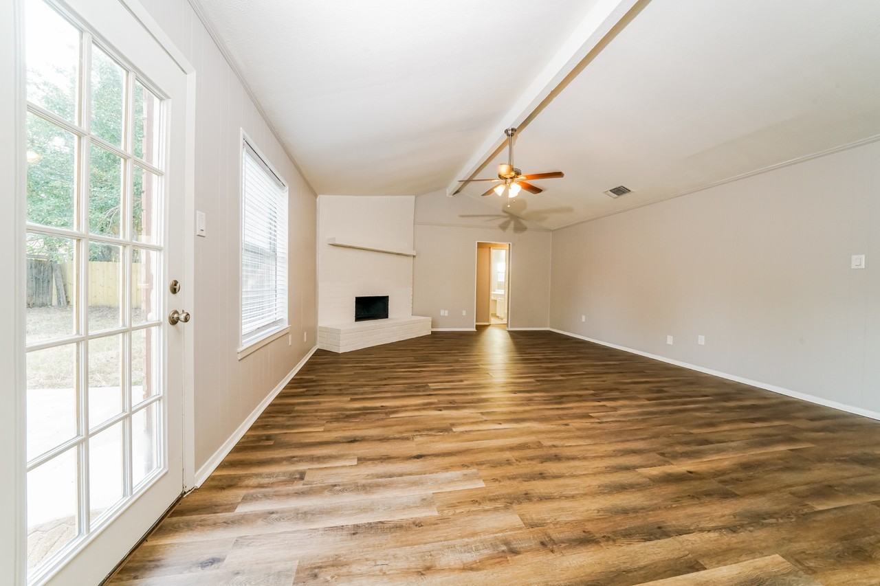 7105 Meadow Park N - Photo 3 of 19