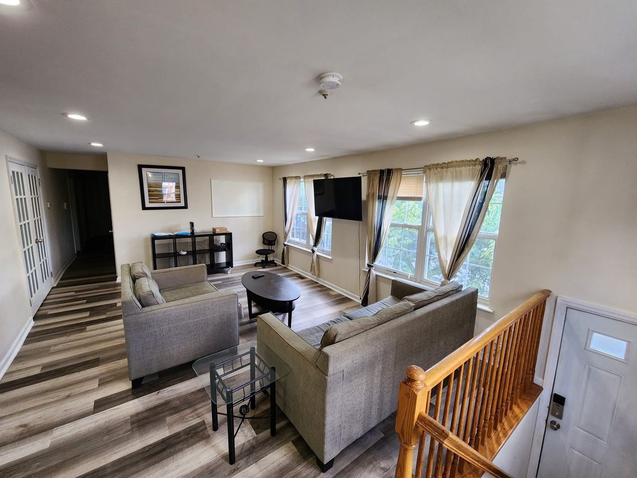 206 Matthews Drive - Downstairs Master - Photo 2 of 8