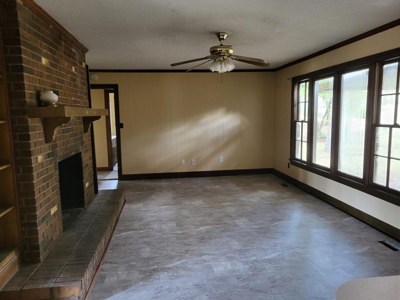 3321 Oak Hill Dr #1 - Photo 5 of 23