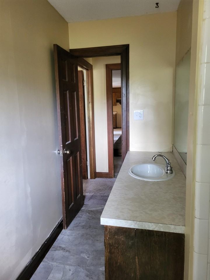 3321 Oak Hill Dr #1 - Photo 6 of 23