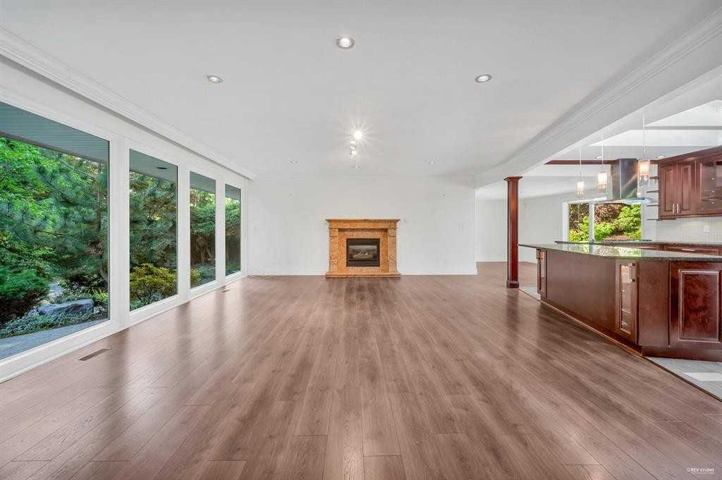 341 Rabbit Lane, West Vancouver, BC V7S 1J1 4 Bedroom House for 6,500