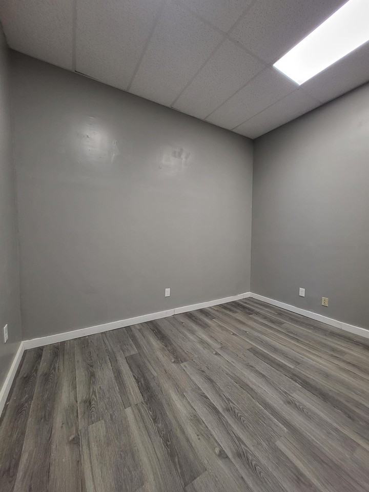 2926-2936 Genesee St Ofc 1 - Photo 2 of 12