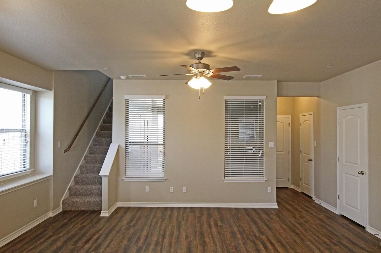 631 Westfield Blvd #631 - Photo 3 of 17