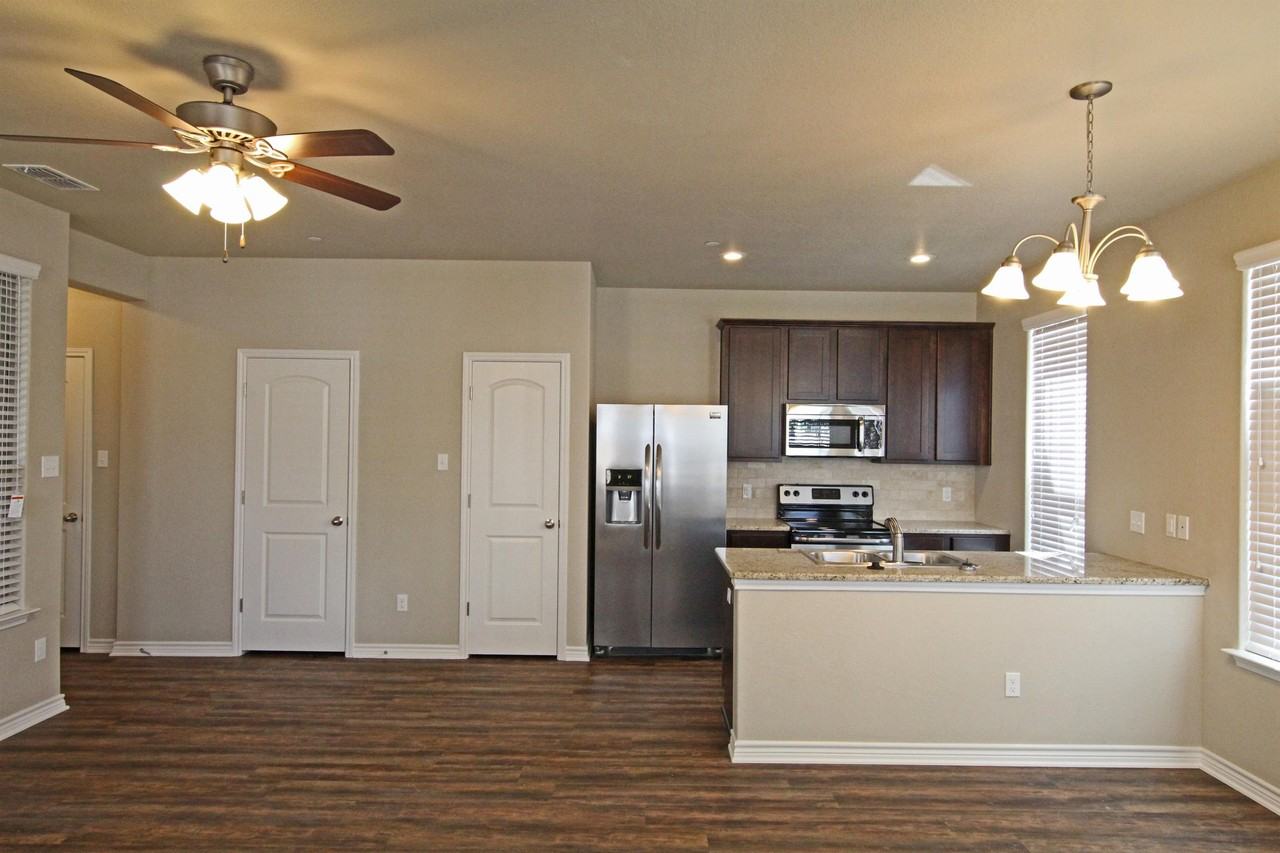 631 Westfield Blvd #631 - Photo 4 of 17