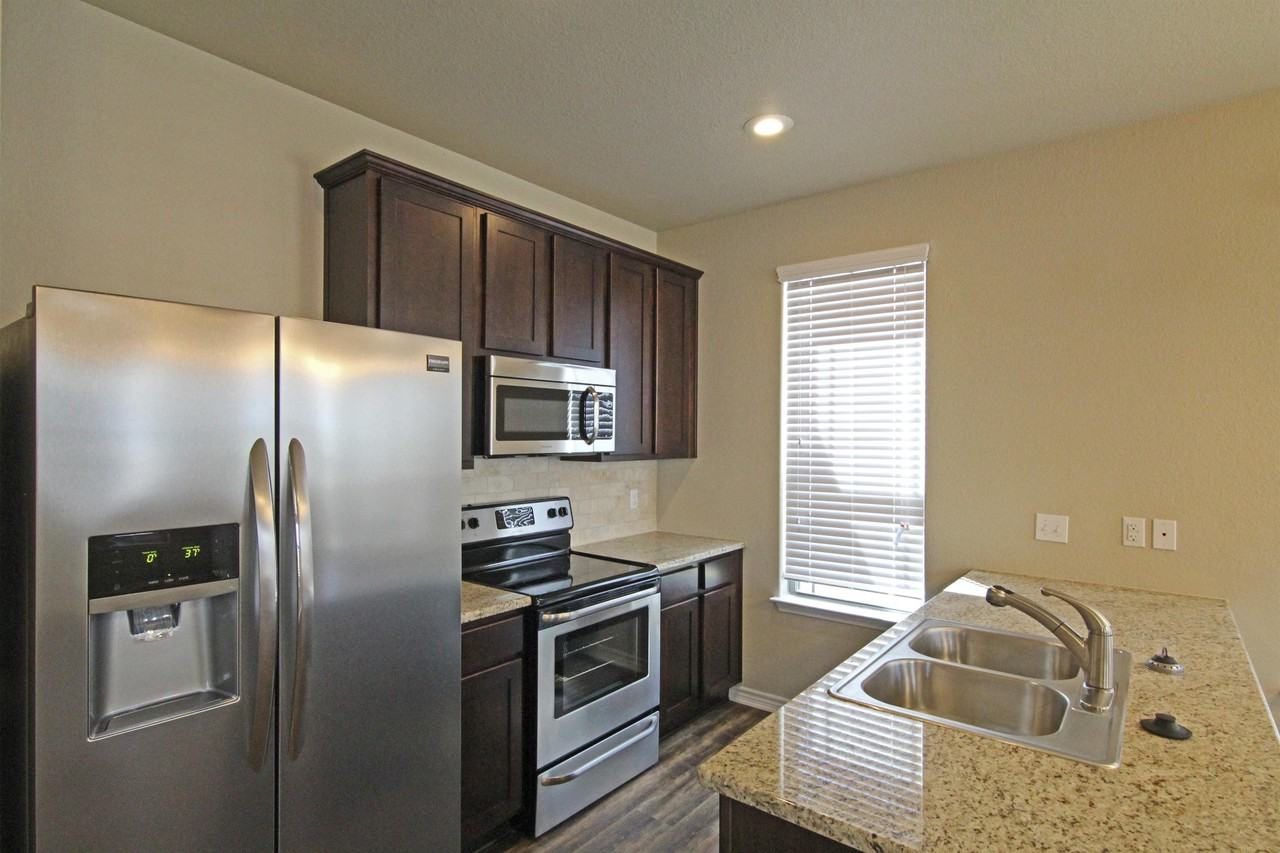 631 Westfield Blvd #631 - Photo 5 of 17