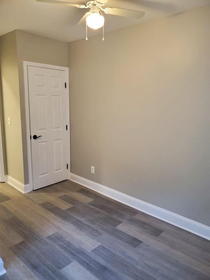 17 West Talbott Street - 2A AVAILABLE $850 PRIVBATH - Photo 4 of 12