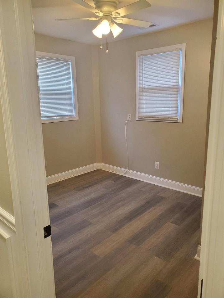 17 West Talbott Street - 2A AVAILABLE $850 PRIVBATH - Photo 5 of 12