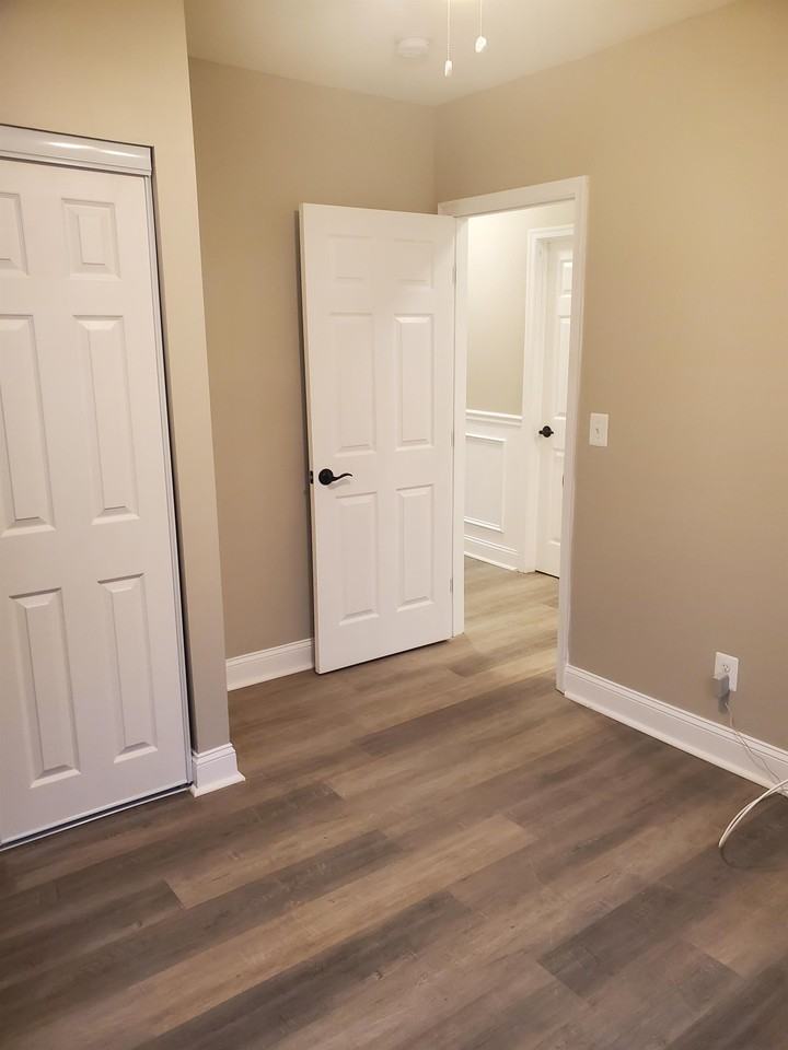 17 West Talbott Street - 2A AVAILABLE $850 PRIVBATH - Photo 7 of 12