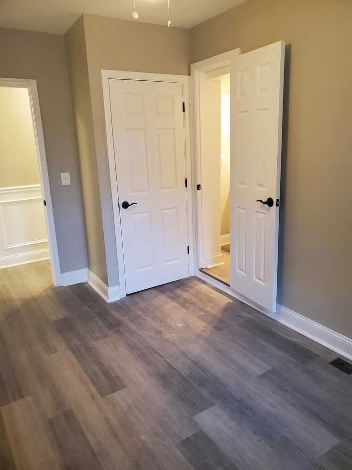 17 West Talbott Street - 2A AVAILABLE $850 PRIVBATH - Photo 2 of 12